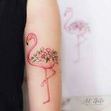 Tatuagem De Flamingo Florido Feito Com Linhas Finas E Efeito Aquarela Muito Delicado E Charmoso Flowers Delicate Flamingo Tattoo Body Art Tattoos Tattoos