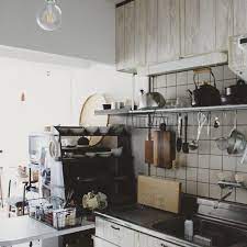 一人暮らしの狭いキッチンでも諦めない おしゃれアイデア 整理整頓術を紹介 folk 狭い キッチン キッチン キッチン おしゃれ