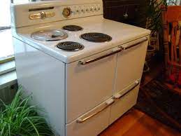 Price is inclusive of the full restoration. 1940 S Hotpoint Electric Range Antique Appraisal Instappraisal Hotpoint Vintage Kitchen Appliances Retro Kitchen Appliances