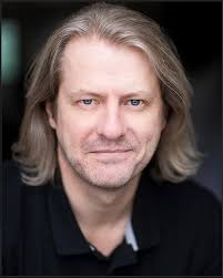 Robyn Volume One: No One Above Another : Birks, Simon, Avci, Ege, White,  Lyndon: Amazon.co.uk: Books