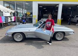 Love cruising Woodward!! Wish I would hear more 50's-60's music not Rap  music!!! Cruised Woodward back in the 50's!! Ferndale to Ted's!! Graduated  Ferndale Lincoln High School January 1957!! Those were the