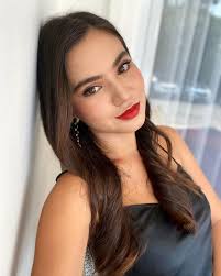 Karen nijsen sempat membuat heboh jagat maya saat mengunggah foto dirinya tengah mencium gading marten. Karen Nijsen Asianhalves