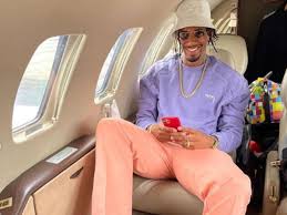Maybe you would like to learn more about one of these? Jerome Boateng Ratselhaftes Flugzeug Bild Bei Instagram Unterwegs Zu Seinem Neuen Verein Fc Bayern