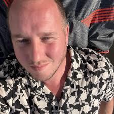 Ifølge Katerina Pitzner måtte datteren tage tøjet af og blev dernæst  undersøgt i kropsåbningerne: