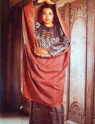 Nampak macam senang dan simple je pakai kain pelikat ni. Pakaian Dan Perhiasan Tradisional Negeri Kedah Kain