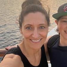 Karen Antle's Instagram, Twitter & Facebook