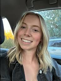 Bettina Cobb's Instagram, Twitter & Facebook