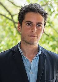 Gabriel attal déplore que juan branco ait évoqué son père comme un frein à pouvoir vivre sa sexualité comme il l'entend. Gabriel Attal Benjamin Du Gouvernement Philippe