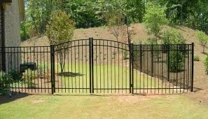 We deliver high quality fences at affordable rates. Tampa Aluminum Fence Installation Aluminum Fences
