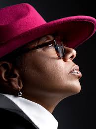 Dr. Claudia V. Schrader