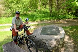 Der landkreis eichsfeld liegt im nordwesten des freistaats thüringen, eingebettet zwischen dem harz im norden, der werra und dem osthessischen bergland im südwesten und dem thüringer becken im südosten. Gobert Reloaded 30 Jahre Grunes Band