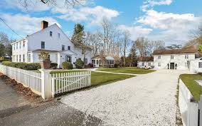 Circa Old Houses On Instagram In The 1770s The British Tried To Burn This House Down Three Times But It S Still St Maine House Beach Road Historic Homes