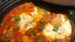 Tajine De Boulettes De Viande Hachee A La Sauce Tomate Et Oeuf Plat Marocain Youtube