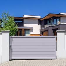 Découvrez nos gammes de portails alu sur mesure, un configurateur de portail personnalisé battant et coulissant avec 2 ou 3 panneaux. Portail Coulissant Aluminium Sur Mesure Modele Glasgow