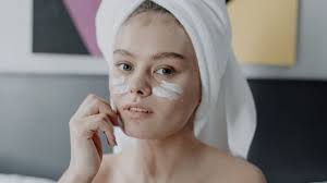 Maka dari itu, kamu harus pahami betul produk seperti apa yang baik untuk selain produk skincare, proses penuaan, polusi dan sinar uv juga bisa megubah tingkat ph ideal kulit wajah. Cara Memutihkan Kulit Wajah Dengan Pasta Gigi Ini Cara Yang Aman Alami