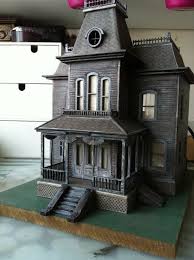Casa De Bates De Madera Modelo De La Pelicula Por Fleursgifts Model Homes Doll House Miniature House