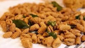 #kuihgunting #rangup #dapoqcheq #kuihraya #malaychips #deepfried #snacksassalamualaikum.ni dapoq cheq kongsi resepi dan cara buat kuih gunting, step by step. Resipi Kudapan Raya Yang Paling Digemari Cahaya Hayati