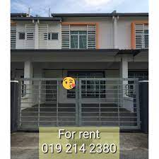 Kisahnya bermula apabila aku dan suami baru berpindah ke rumah sewa kami yang terletak di puncak alam. Rumah Sewa Saujana Utama Puncak Alam Farred Property
