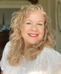 Ellen Carver's Instagram, Twitter & Facebook