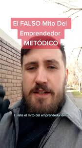 Hay que ser disciplinado, pero eso no significa que tenés que forzarte a  ser quien jamás serías. Apostá a tus fortalezas y conseguí alguien metodico  o alguien creativo que te complemente (y si podés ...