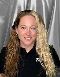 Amanda Wood's Instagram, Twitter & Facebook