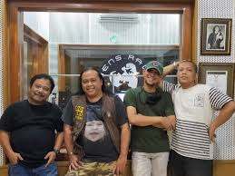 Bens radio adalah unitetnikom network dengan format radio etnik, yaitu radio yang menggali potensi budaya betawi, agar audience dapat merasakan budayanye sendiri, berkesenian dengan tradisinye sendiri, bertutur dan. H Beno Benyamin Dan Para Penyiar Bens Cafe Segera Daur Ulang Lagu Karya Benyamin S