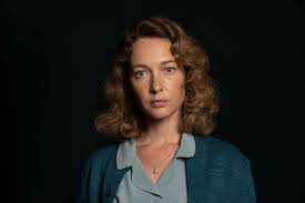 Chiara è una giovane maestra che vive l'orrore della guerra cercando disperatamente di dare un senso a quello che sta accadendo. Icuyg2fl9bygam