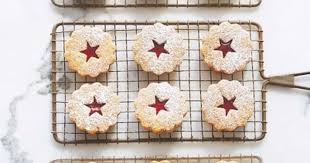 Bobbette Belle S Pecan Linzer Cookies Chatelaine Recipe Linzer Cookies Cookies Holiday Cookie Recipes