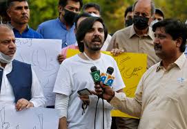 Pakistani stars pay heartfelt tributes to durdana butt. Pakistan Escalating Attacks On Journalists Human Rights Watch