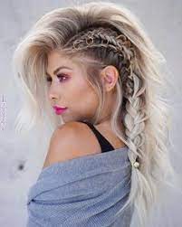 40 Most Beautiful And Easy Hairstyles For Long Curly Hair Beautiful Curly Easy Hair Hairstyles Long Hair Styles Long Curly Hair Long Hair Styles