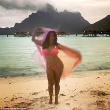 بالفيديو سلمى حايك تهز خصرها بالبكيني الفاقع والشال الحريري يضفي مزيدا من الإثارة Swimwear Cherry Wood Furniture Bikinis