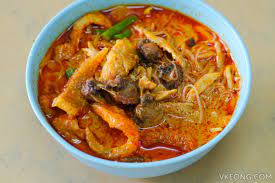 El curry mee es un plato único de la cocina malaya, elaborado habitualmente con fideos finos amarillos de huevo y mee hoon (vermicelli de arroz) con sopa de curry picante … Ah Yee Curry Mee å•Šå§¨å'–å–±é¢ Kepong Baru