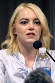 Your fan source for everything about emma stone. Emma Stone Wavy Golden Blonde Barrel Curls Bob Long Bob Hairstyle Steal Her Style