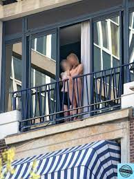 Nude girl on the balcony - Voyeur Videos
