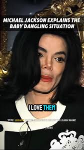 📸 That Balcony Moment — Michael Jackson in Berlin, 2002 It was supposed to  be a joyful moment — fans gathered outside Michael Jackson’s hotel, cameras  flashing, cheers filling the air. Then, in a few ...