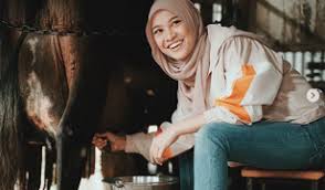 Bila jadi selebriti terkenal, pasti apa sahaja yang dilakukan akan mendapat perhatian ramai. Bila Iqram Menari Cumi Cumi Dengan Nabila Razali Mynewshub