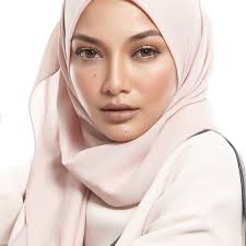 Usahawan selebriti lelaki di malaysia. 5 Usahawan Wanita Malaysia Yang Berjaya Pubi Perak