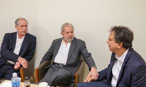 Resultado de imagem para Uma foto de Lula com Camilo Santana
