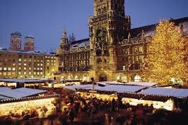 Whether At The Large Christmas Market Around Marienplatz In The Magical Christmas Village In T Deutsche Weihnachtsmarkte Christkindlmarkte Munchen Deutschland