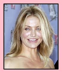 The bright, bleachy blonde color and the tousled waves give it a distinctly summery appearance that is carefree and easy to manage. Cameron Diaz Naturliche Haarfarbe Ideen Im Jahr 2018 Haarfarben Cameron Diaz Hair Fine Hair Hair Styles