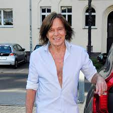 Jürgen ludwig drews (born 2 april 1945 in nauen near berlin) is a german schlager singer, musician, songwriter and actor. Jurgen Drews Hat Schlechte Nachrichten Fur Seine Fans Stars