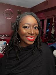 Hi everyone!! I'm new MUA would like to build my portfolio. I need more  pictures and different types of skins to practice and show my works, so I'm  looking for models who