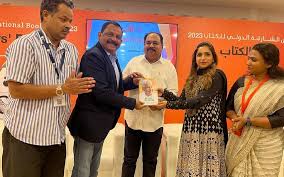 Oommen Chandy's biography unveiled at Sharjah International Book Fair,  Oommen Chandy, kalam sakshi, achu oommen