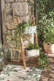 So it can be one of your inspirations in designing your own. Jardin Urbain Contemporain Ustensile Jardinage Mini Potager Cote Maison