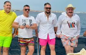 Vali vijelie, al cărui nume real este valentin rusu, are patru copiii, trei băieți și o fiică, cati. Vali Vijelie Si NuÅ£u CÄƒmÄƒtaru VacanÅ£Äƒ In Egipt Gata A Inceput Petrecerea Foto