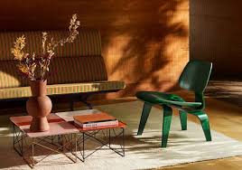 置くだけでおしゃれに決まる！ ヤコブセン、アアルト、イームズなど 巨匠たちのサイドテーブル7選 - T JAPAN:The New York  Times Style Magazine 公式サイト