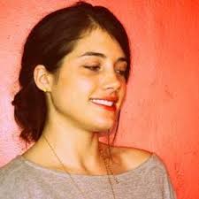 Lindsay Holden's Instagram, Twitter & Facebook