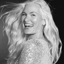 Crystal Lyons's Instagram, Twitter & Facebook