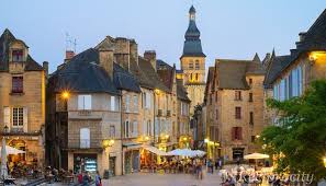 Place De La Liberte Sarlat Dordogne France Scenic Places Dordogne