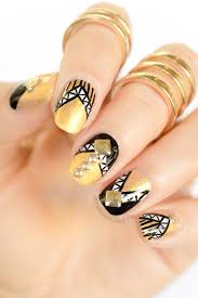 As you can see, the glitter and colors look so glitzy and glam! Red Black Gold Christmas Nails Novocom Top